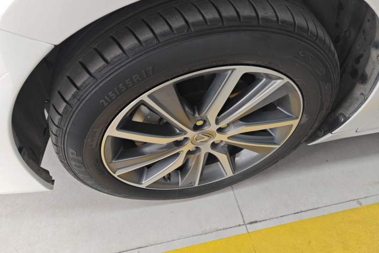 Used Lexus ES 2015 300h Comfort Edition