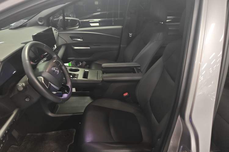 Used Toyota Sienna 2021 2.5L Hybrid Platinum Edition