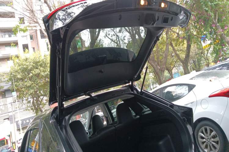 Used Venucia V DD-i 2023 60km iD Version
