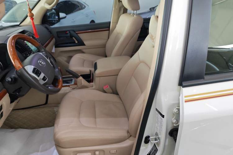 Used Toyota Land Cruiser 2015 4.0L V6 Middle East Low-Trim Version
