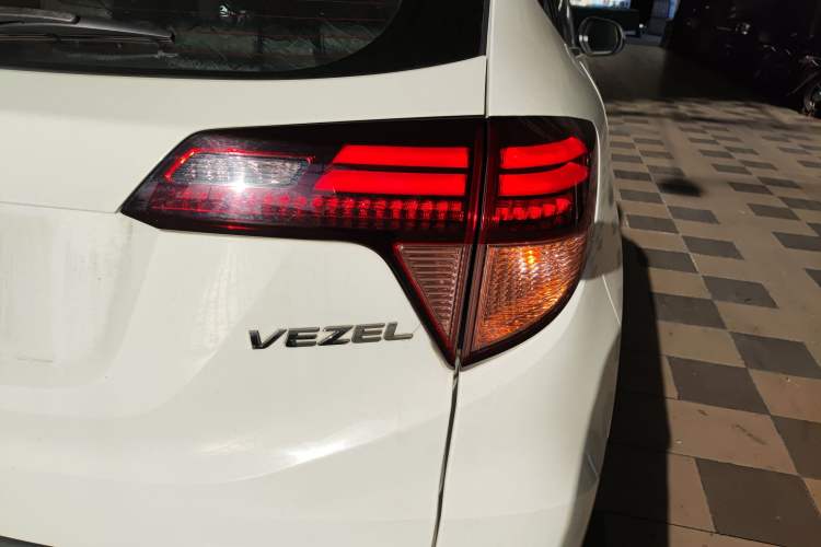 Used Honda Vezel 2017 1.8L CVT Front-Wheel Drive Pioneer Edition