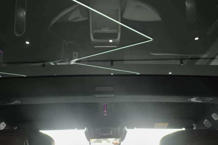 Used  12 2024 700 Three-Laser Rear-Wheel Drive Luxury Edition
