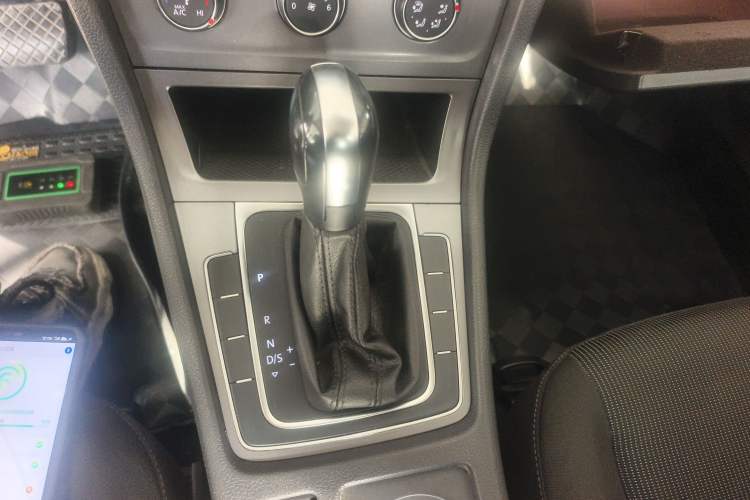 Used Volkswagen Golf 2016 1.6L Automatic Fashion Model
