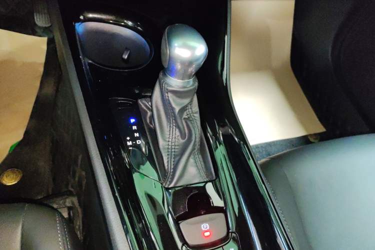 Used Toyota IZOA 2020 2.0L Yichi Version
