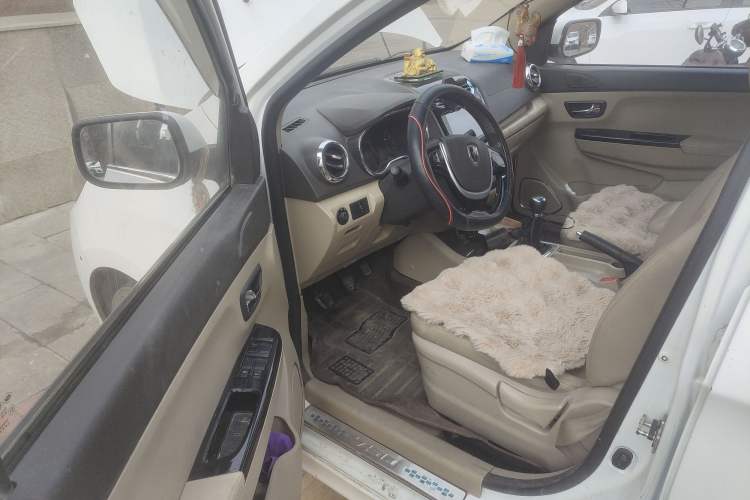 Used Jinbei 750 2015 1.5L Flagship Model