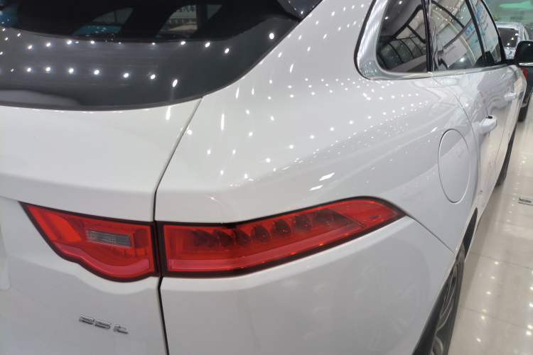 Used Jaguar F-PACE 2016 2.0T Two-Wheel-Drive R-Sport Sport Edition