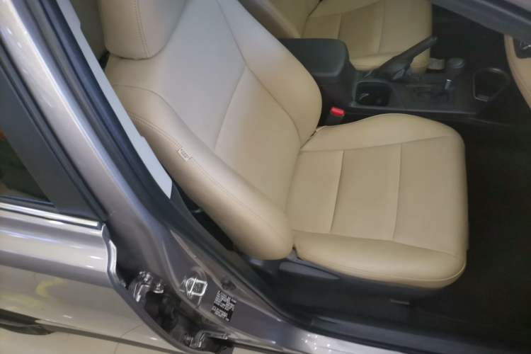 Used Toyota RAV4 2019 2.0L CVT Two-Wheel Drive Fashion X Limited Edition China VI Standard