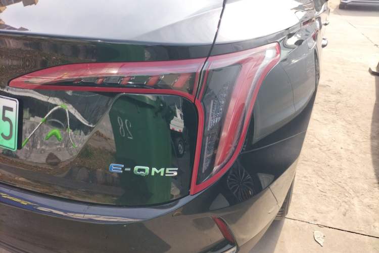 Used Hongqi E-QM5 2022 431 km Charge & Enjoy Edition