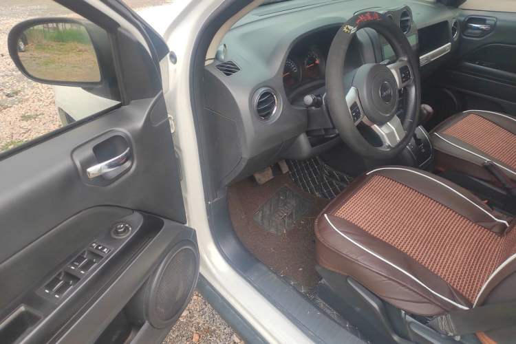 Used Jeep Compass (Import) 2015 2.0L two-wheel drive sport version