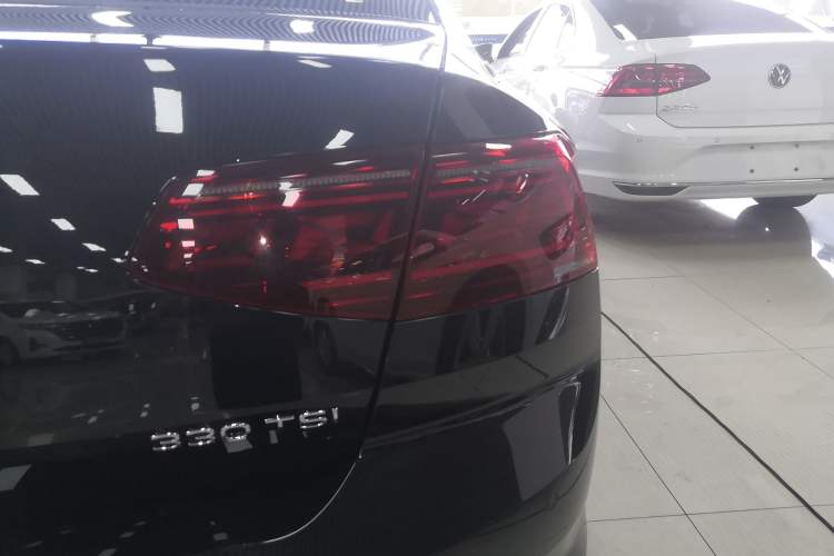 Used Volkswagen Magotan 2023 2 Million Units Limited Edition 330TSI DSG Leading Version