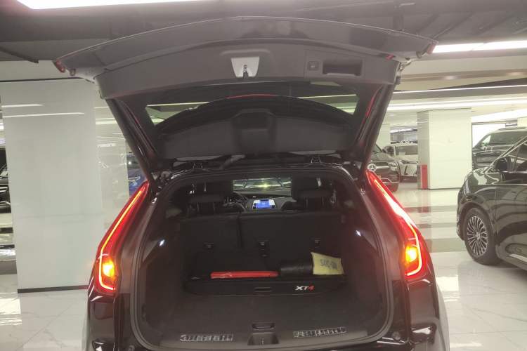 Used Cadillac XT4 2021 28T Two-Wheel Drive Leading Version
