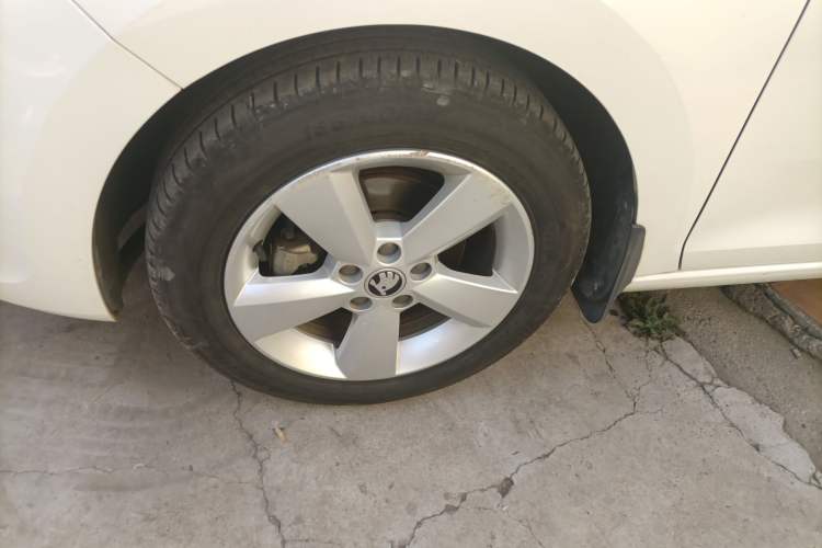 Used Skoda Rapid 2015 1.6L Automatic Smart Selection Model
