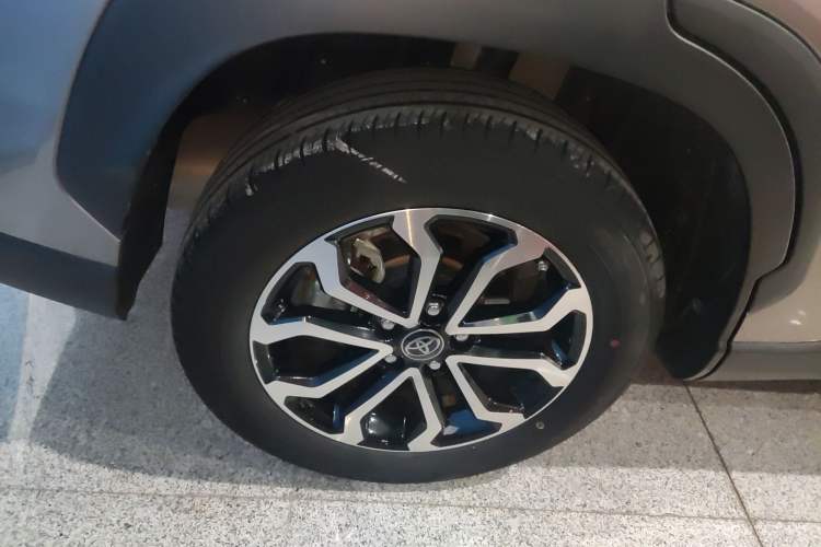 Used Toyota FRONTLANDER 2023 2.0L Smart Electric Hybrid Dual-Engine Deluxe Version
