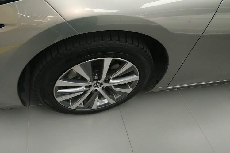Used Lexus ES 2020 300h Premier Edition
