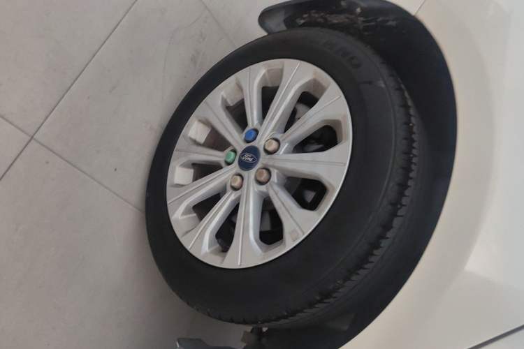 Used Ford Escort 2015 1.5L Automatic Fashion Model
