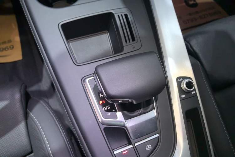 Used Audi A4L 2022 40 TFSI Luxury Dynamic Model