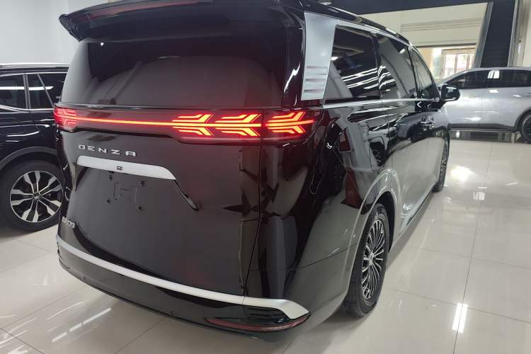 Used Denza D9 2024 EV 600 Four-Wheel-Drive Flagship Model
