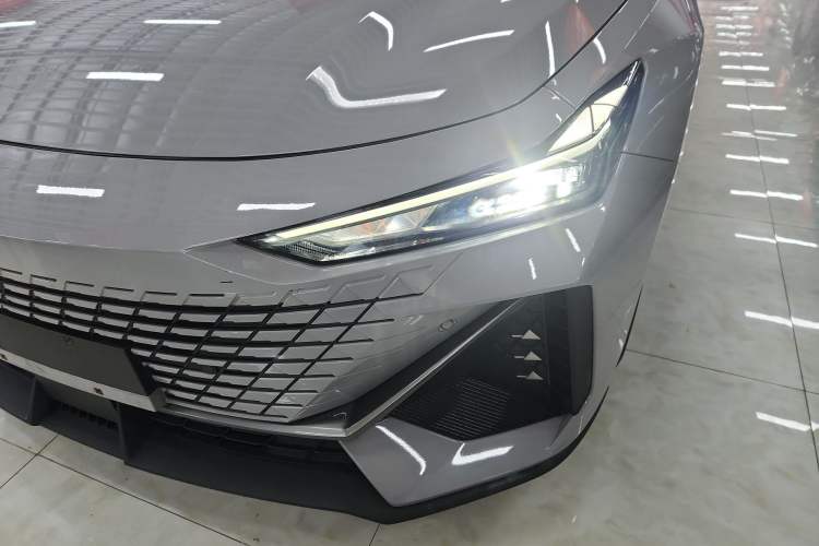 Used Changan UNI-V iDD 2023 ZhiDian iDD 1.5T 113km Smart & Fun Version