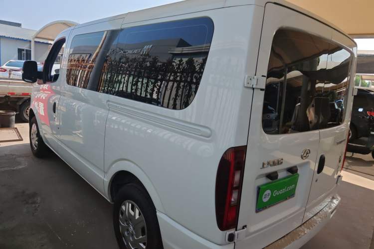 Used SAIC MAXUS Xintu V80 2024 Aotuntong 6MT Short-Wheelbase Ultra-Low Roof 127 Ps 5/6 Seats
