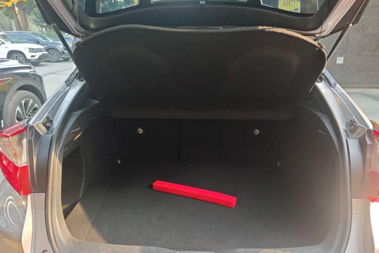 Used Toyota IZOA 2020 2.0L Enjoy Edition
