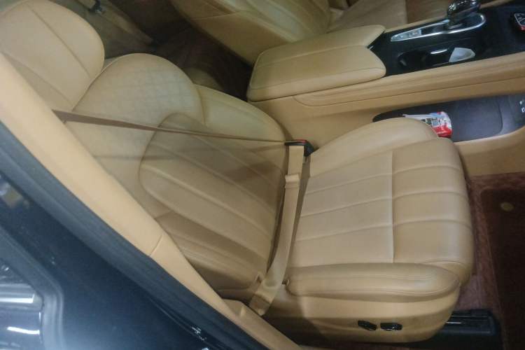 Used VOYAH Dream 2024 PHEV Extended-Range Premium Edition
