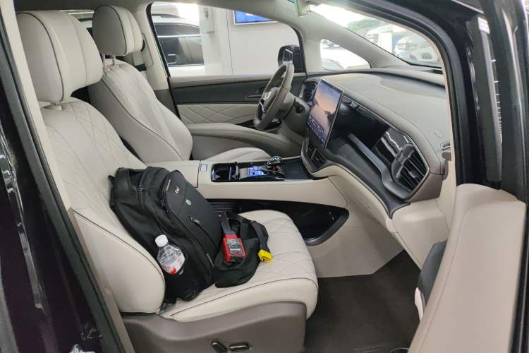 Used Denza D9 2022 DM-i 970 Four-Wheel Drive Prestige Model