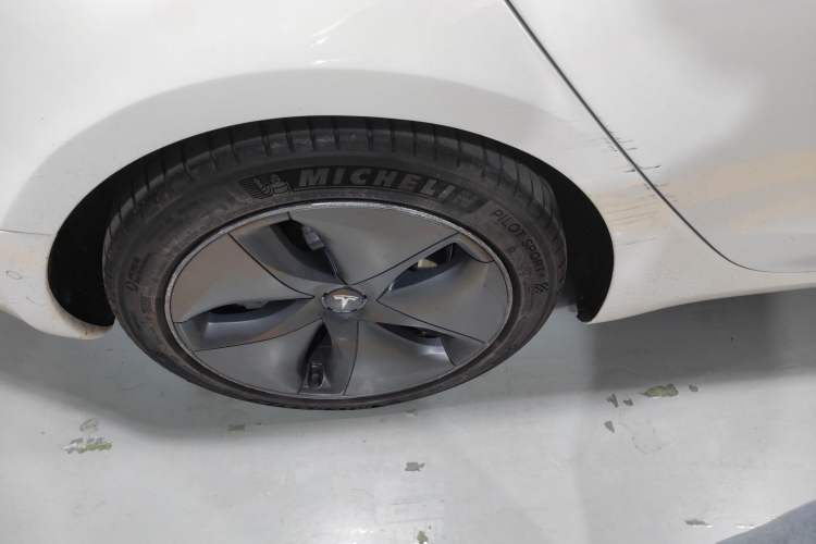 Used Tesla Model 3 2019 Long-Range All-Wheel-Drive Version
