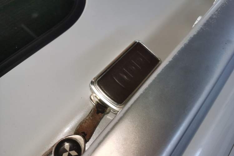 Used Mitsubishi Outlander 2019 2.4L 4x4 Zhi Xiang Edition 7 Seats China VI Standard
