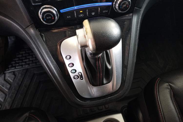 Used Haval H6 2013 Upgraded Model 2.4L Automatic Two-Wheel Drive Elite Version
