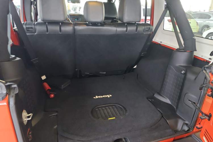 Used  Wrangler 2015 3.0L Sahara Four-Door Edition