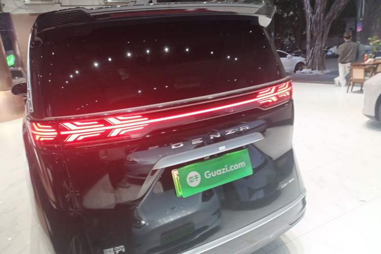 Used Denza D9 2022 DM-i 970 Four-Wheel Drive Prestige Model
