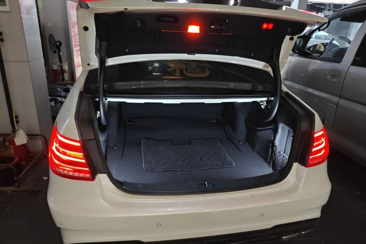 Used Mercedes-Benz E-Class 2015 Facelift E 200 L Sport Edition
