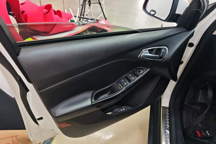 Used Ford Focus 2018 Hatchback Classic 1.6L Automatic Trendy SmartDrive Edition
