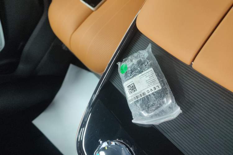 Used  LEVC L380 2024 140-Degree 6-Seater All-Wheel-Drive Ultra