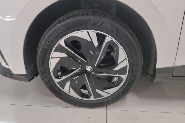 Used MG 4 EV 2023 415 km Range Sea-Faring Champion Edition
