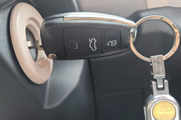 Used Chery QQ Ice Cream 2022 170km Sundae Phosphate Lithium-Ion