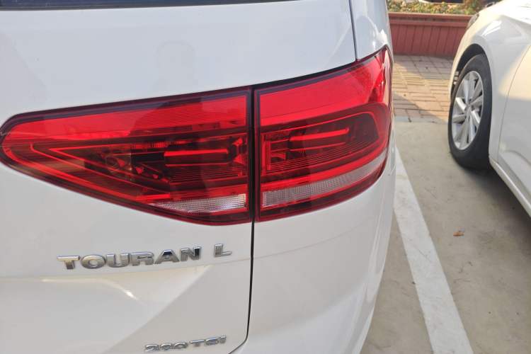 Used Volkswagen Touran 2016 Volkswagen Touran L 280TSI DSG Comfort Edition