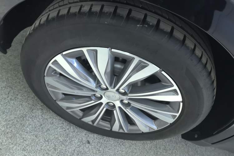 Used Hongqi E-QM5 2022 431 km Charge & Enjoy Edition
