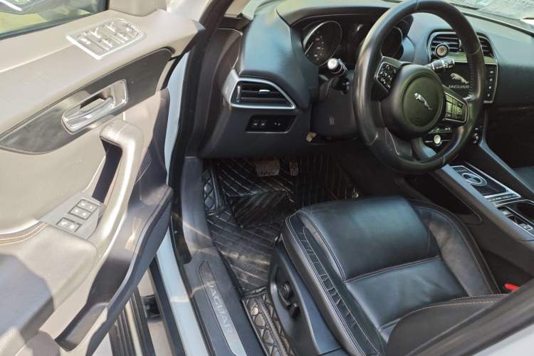 Used Jaguar F-PACE 2016 2.0T Two-Wheel Drive Urban Luxury Edition
