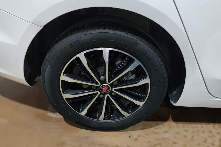 Used Roewe i5 2020 1.5L Automatic 4G Connect Luxury Flagship Edition
