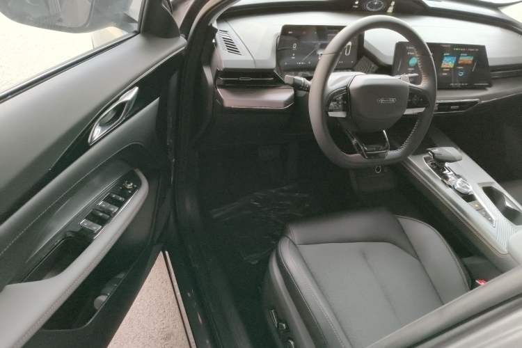 Used Oshan Z6 2023 Blue Whale 1.5T DCT Smart-Led City Edition