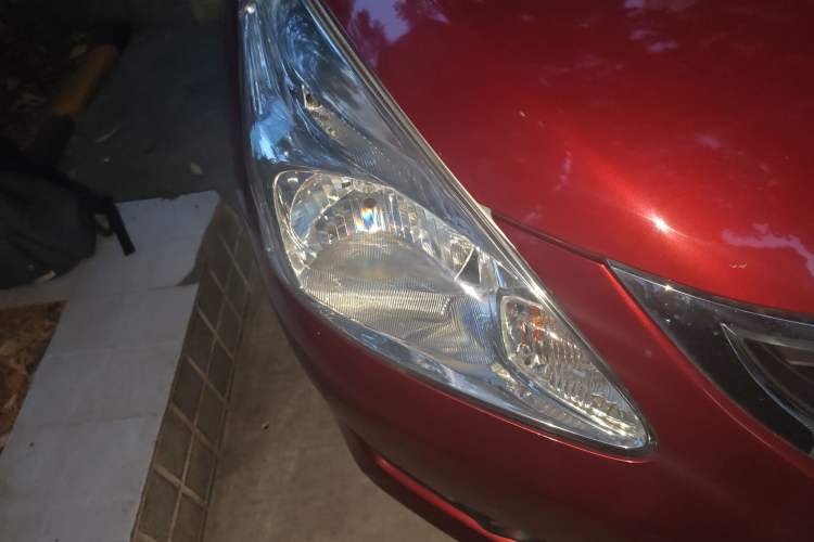 Used Nissan Tiida 2013 1.6L CVT Cool Cafe Edition
