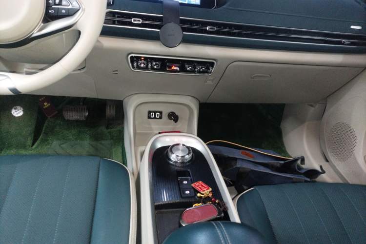 Used ORA Good Cat 2022 Morandi Edition 400km Standard Range Premium Version Lithium-Ion Battery