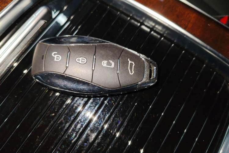 Used Hongqi HQ9 PHEV 2024 2.0T Four-Wheel Drive Luxury Edition
