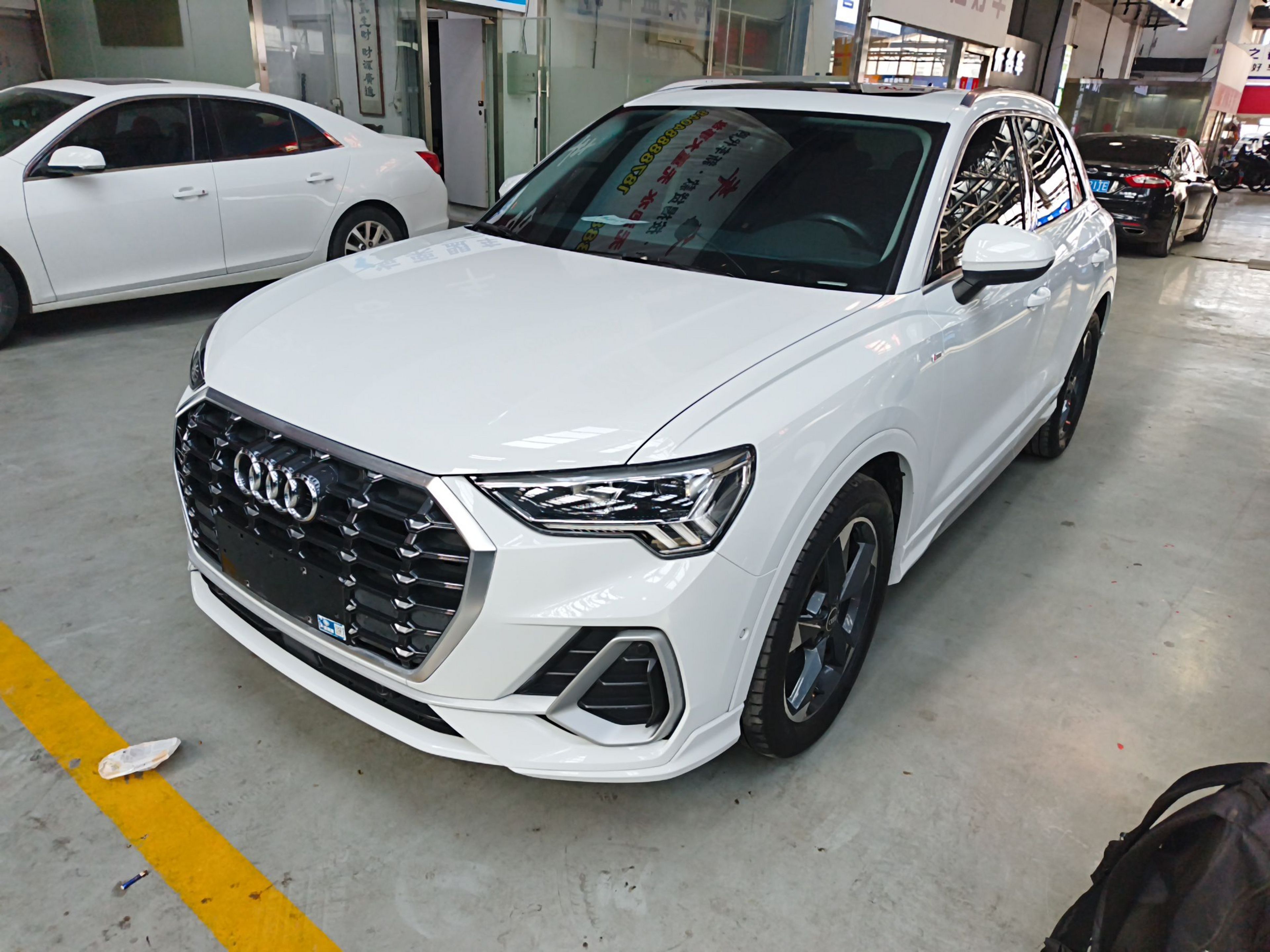 Под передней частью автомобиля