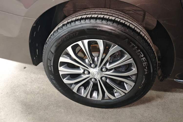 Used Buick GL8 2023 Land Executive Class Comfort Model
