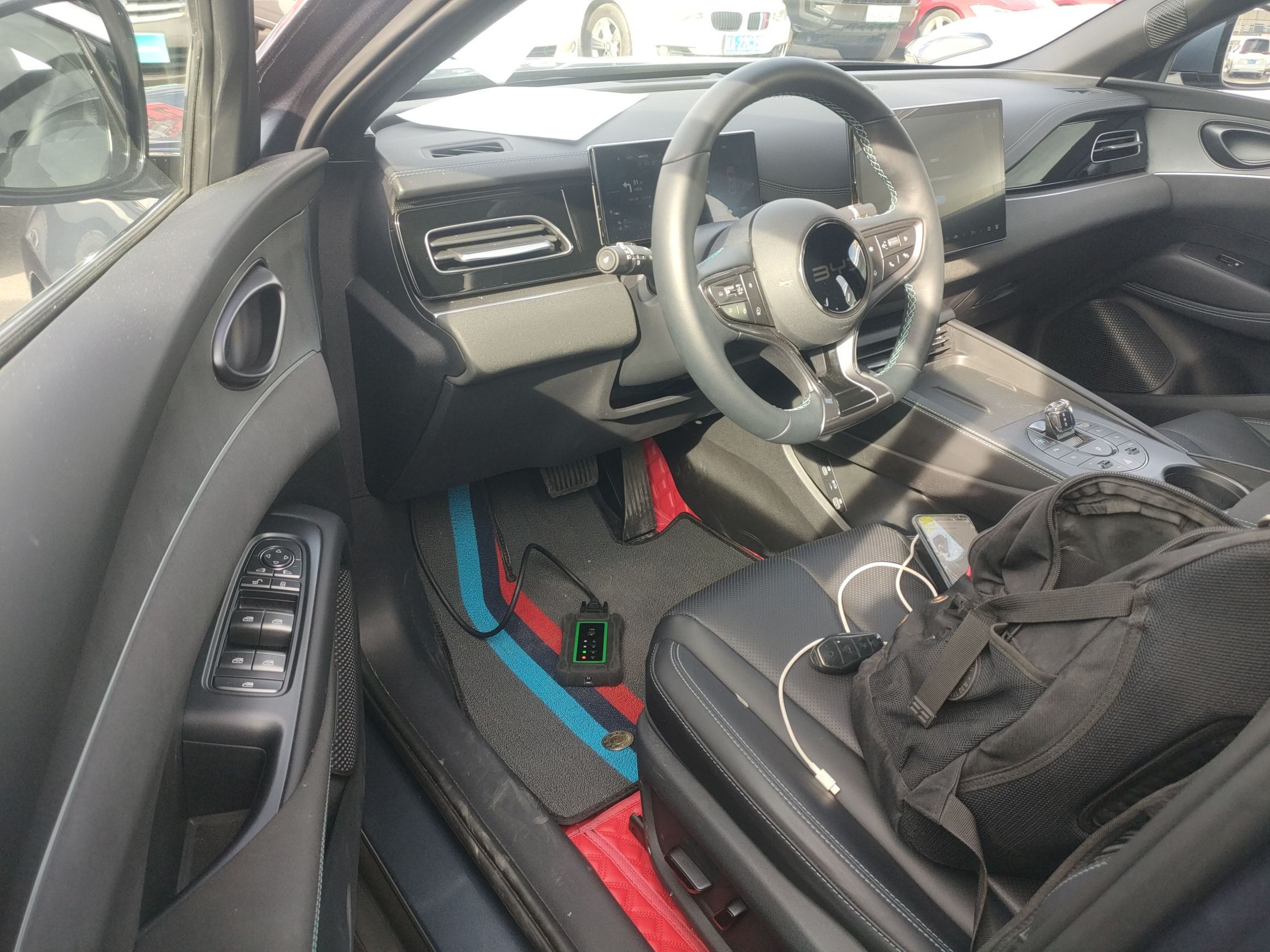 المقاعد الأمامية داخل السيارة