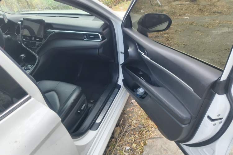 Used Toyota Camry 2021 2.0G Luxury Edition
