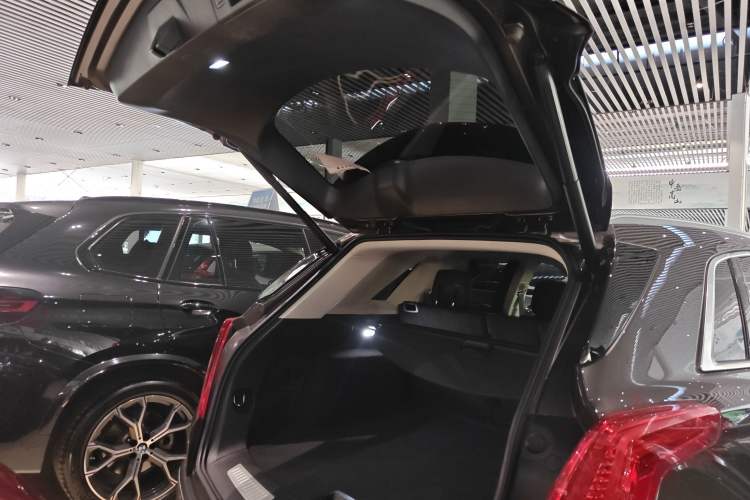 Used Cadillac XT5 2018 25T Luxury Model
