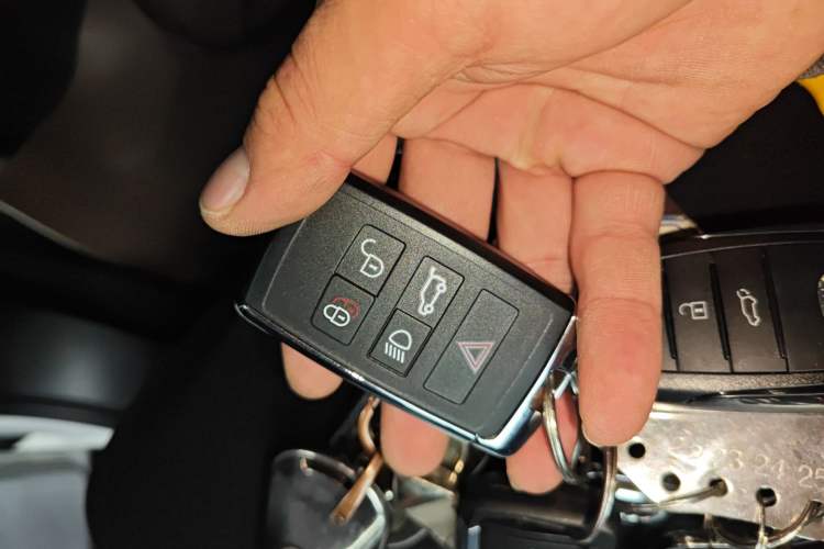 Used Land Rover Range Rover Evoque 2024 Aurora L 249 PS Prestige Light-Chasing Edition